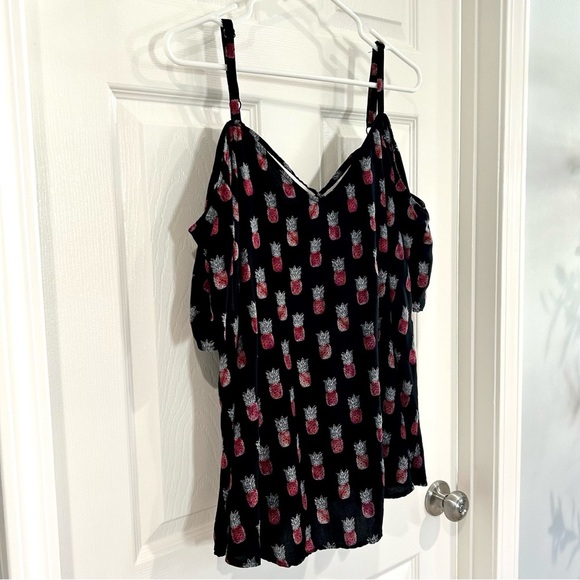Torrid Women Black Pineapple Print Lightweight Blouse Sz 2  Off Cold Shoulder - Picture 4 of 12